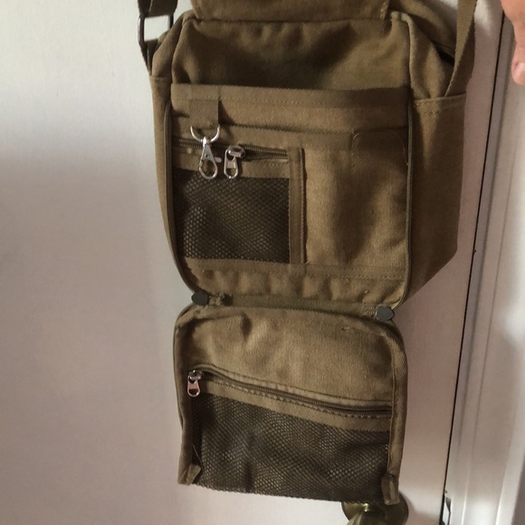 1 Baggallini, 1 Travelon, 1 Oulilai - Picture 16 of 16